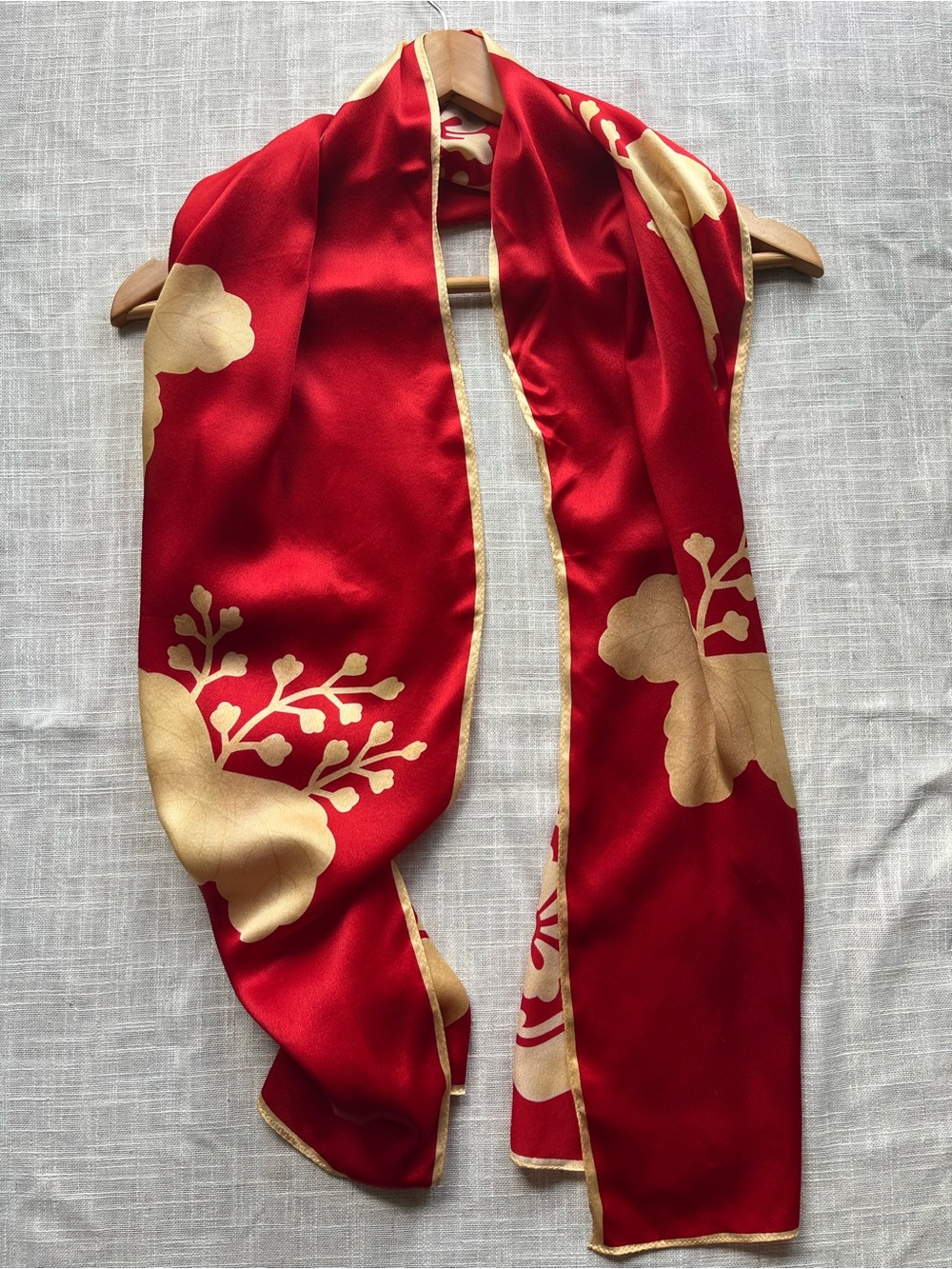 Vtg 100% Silk Metropolitan Museum of Art Scarf - Red & Gold Art Print